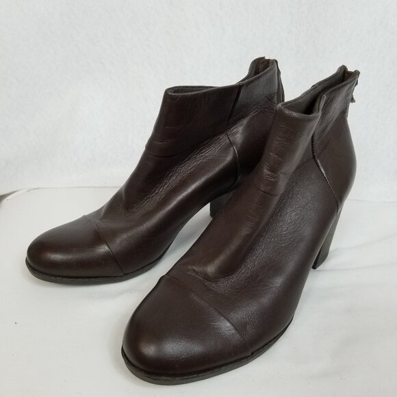 CLARKS COLLECTION 4" Heel Back Zip Ankle Booties Boots Brown Size 11M ~ 4374 - Picture 1 of 8
